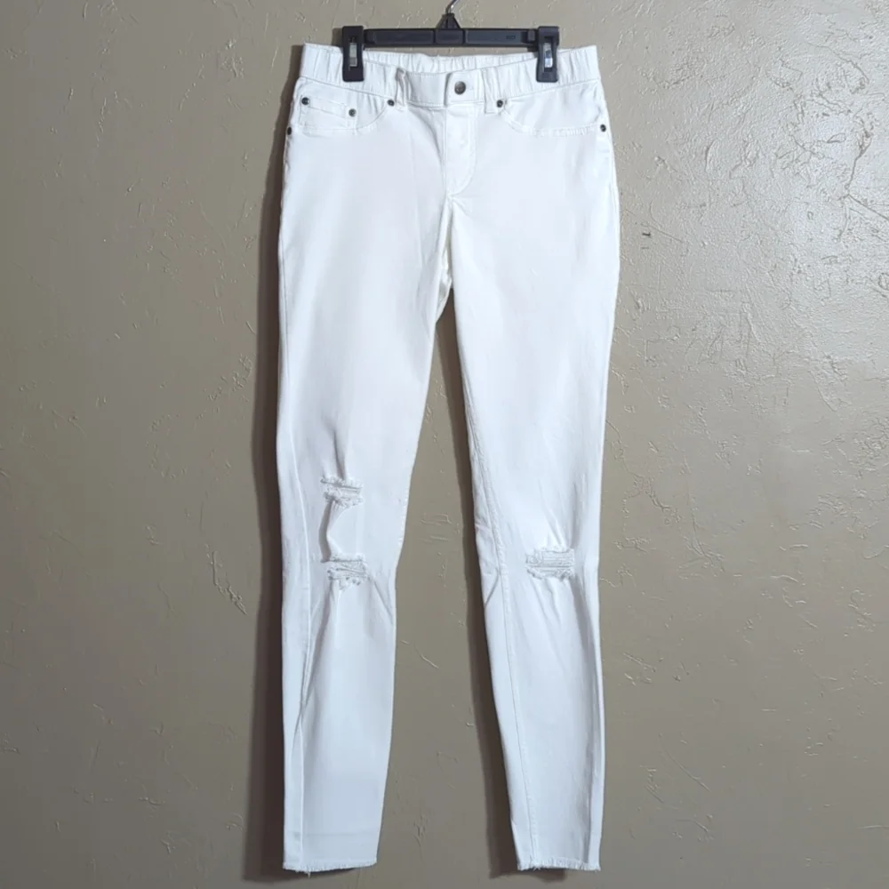 🚨3/$15! Hue NWOT White Jeggings - Picture 3 of 10